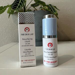 First Aid Beauty Fab Skin Lab  Resurfacing Liquid - 10% AHA